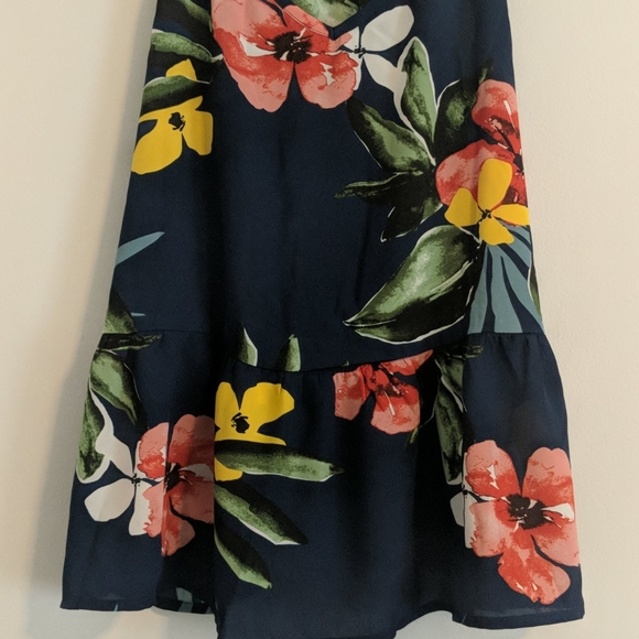 Racerback Floral tank - Picture 2 of 2